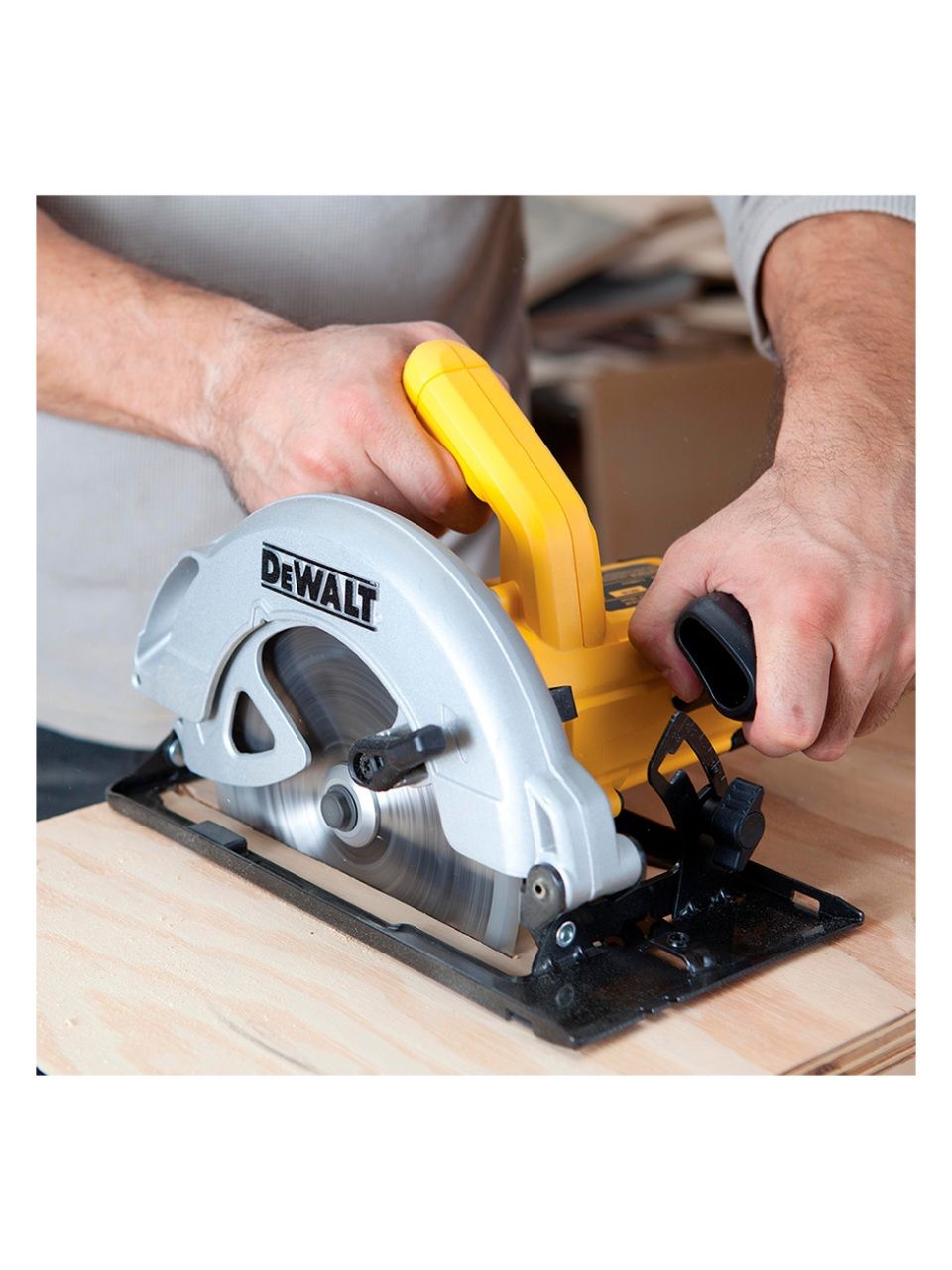 Пила дисковая DeWALT DWE560-QS